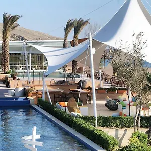 Resort The Crescent